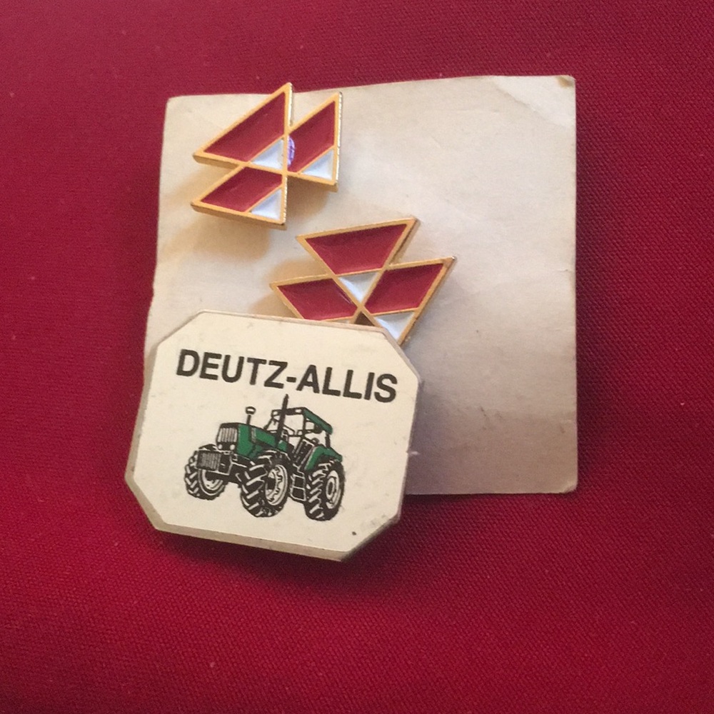 Deutz-Allis Red and Gold Pin Set